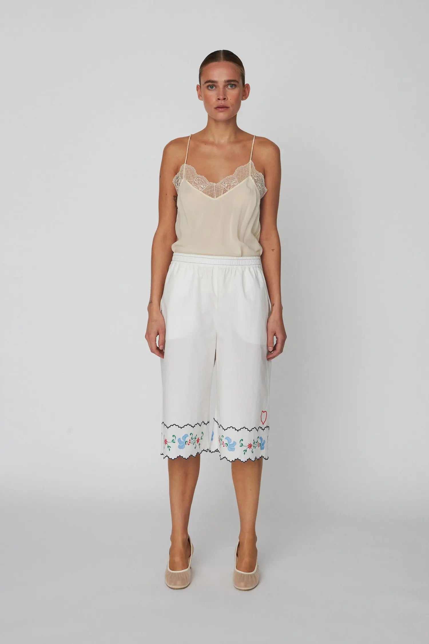 Stella Nova Coloured Embroidered Oversized Shorts Short Pants 010 Off white