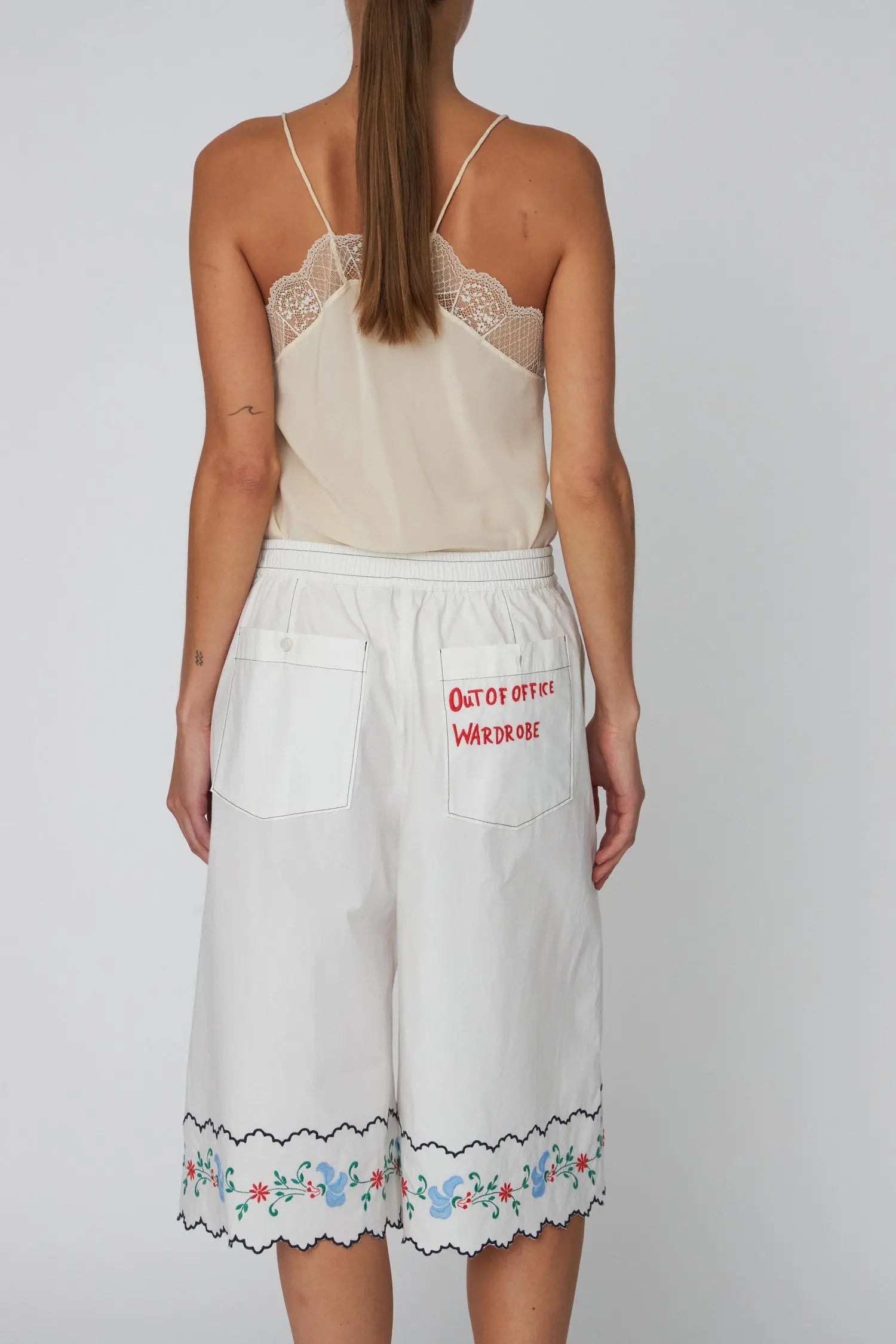 Stella Nova Coloured Embroidered Oversized Shorts Short Pants 010 Off white