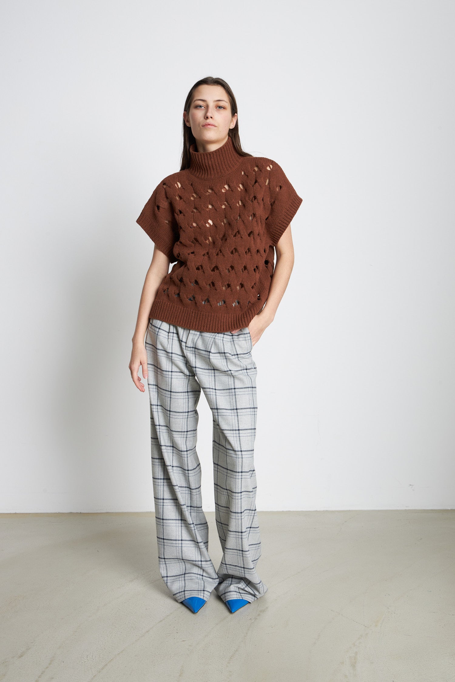 Stella Nova Knitted vest with hole pattern Slipover 869 Brown