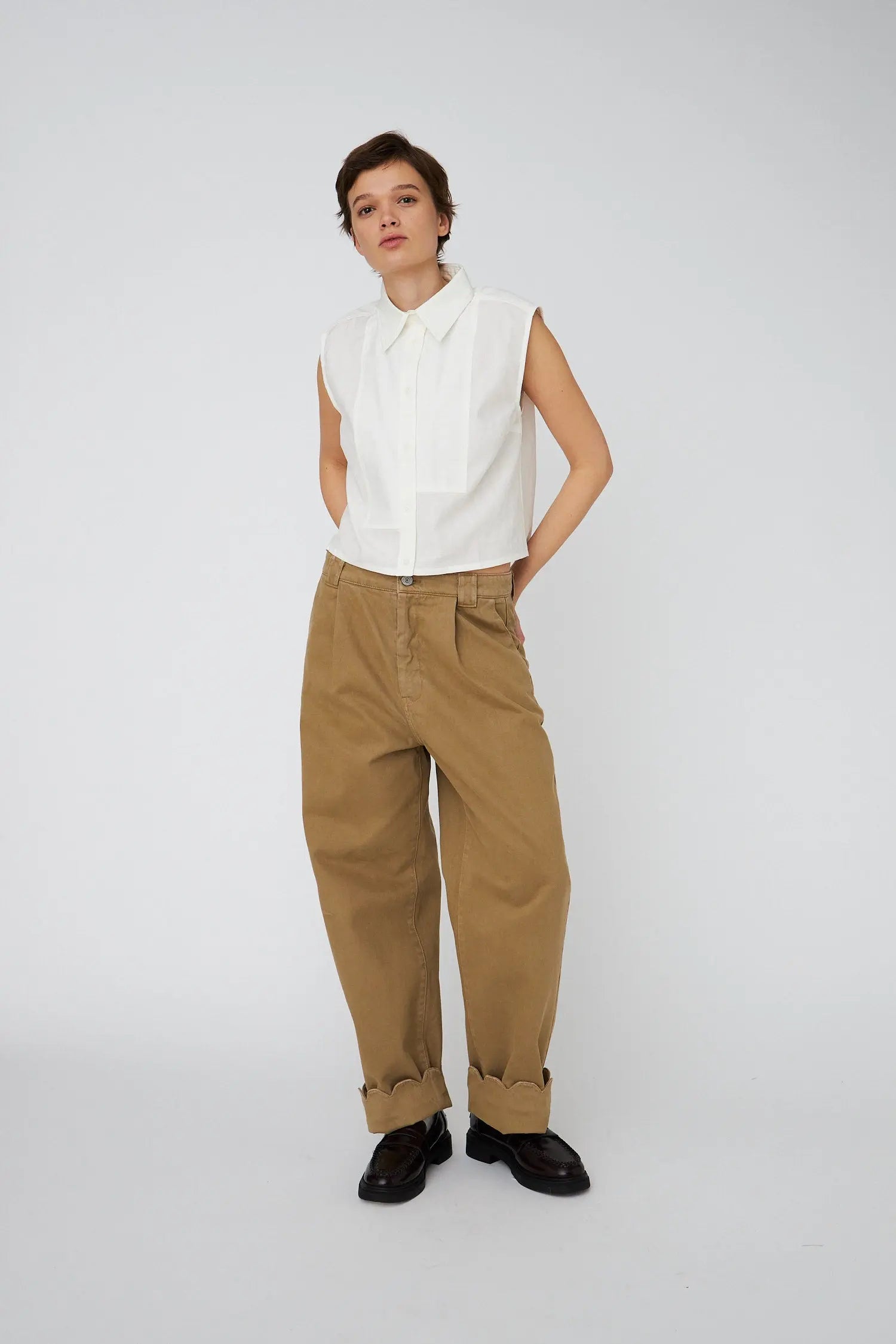 Stella Nova Low-Waist Cotton Pants with Scallop Edge Pants 055 Dark Sand