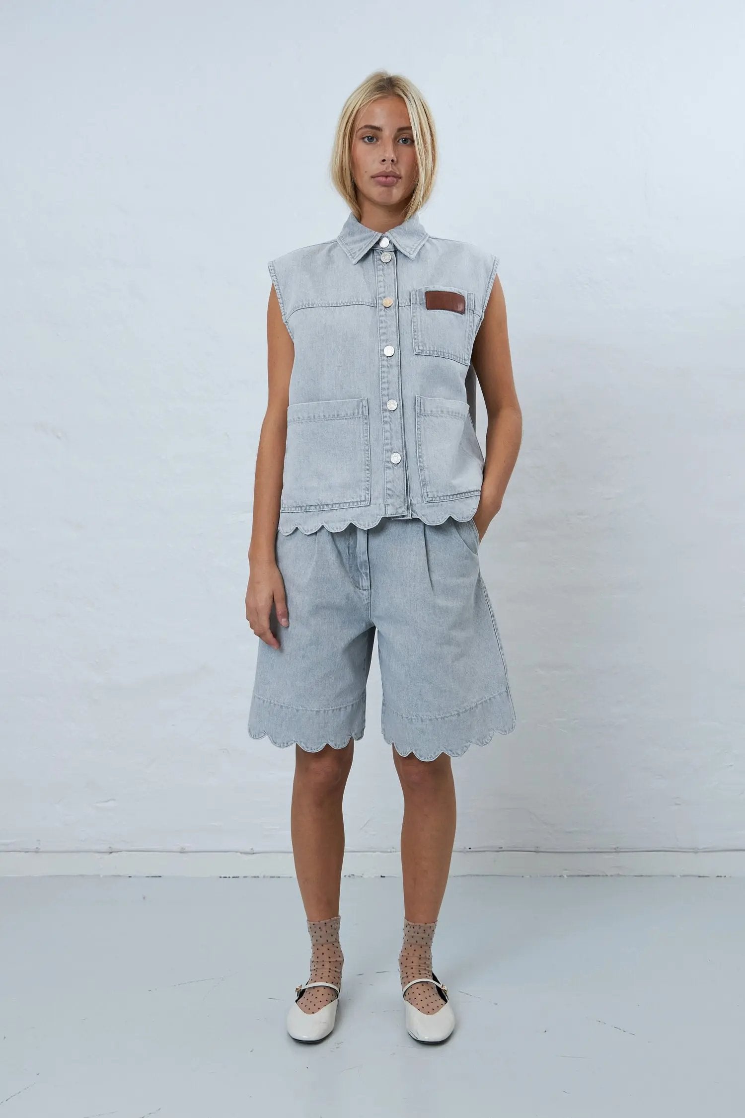 Stella Nova Scallop edge denim vest Vest 490 Light Grey
